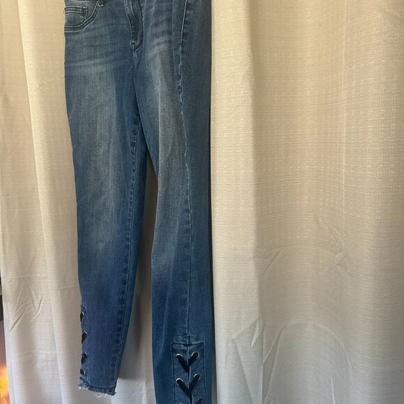Maurices Sixe Medium Lace leg jeans VERY CUTE! - Picture 8 of 10